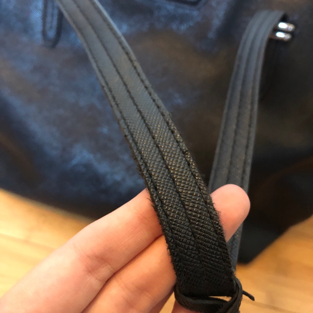 Kenneth Cole Reaction Black Tote Bag EUC - Picture 2 of 7